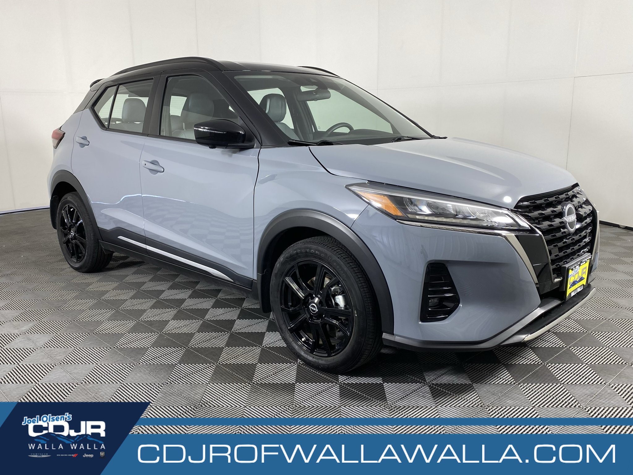 Used 2024 Nissan Kicks SR w/ SR Premium Package FWD image 1