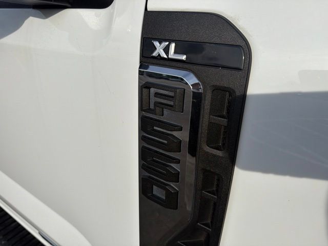 Used 2024 Ford F550 4x4 Crew Cab Super Duty image 5