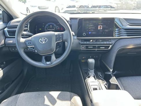 Used 2025 Toyota Camry LE w/ Convenience Package FWD image 15