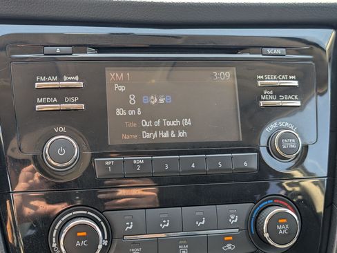 Used 2017 Nissan Rogue S FWD image 18