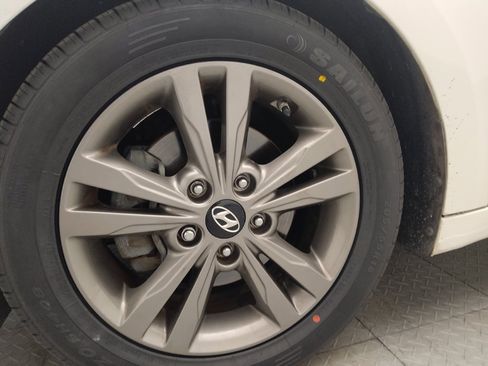 Used 2018 Hyundai Elantra SEL FWD image 31