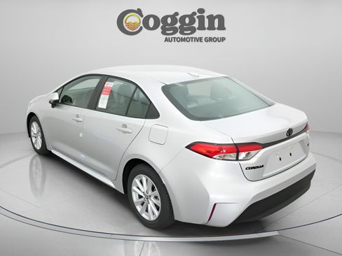 Used 2026 Toyota Corolla LE w/ LE Premium Package FWD image 9