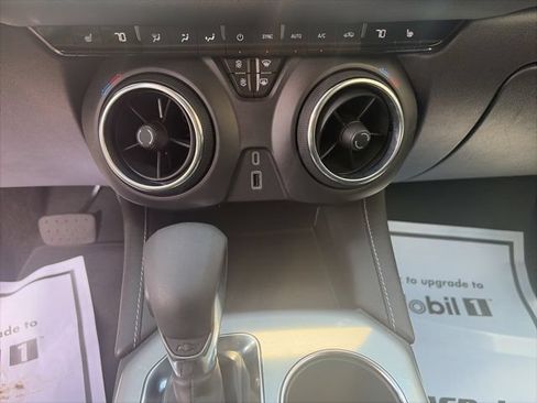 Used 2025 Chevrolet Blazer LT FWD image 12