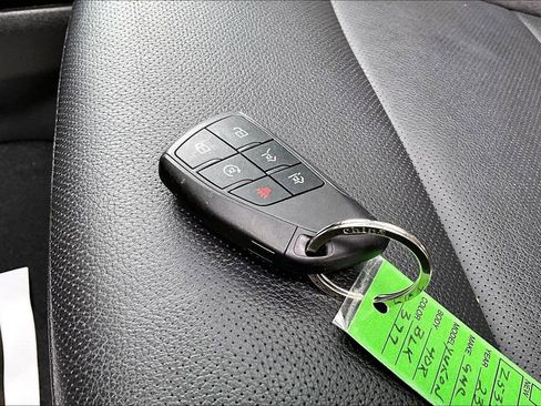 Used 2023 GMC Yukon XL SLT w/ SLT Premium Package image 12