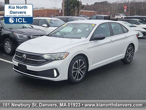 Used 2023 Volkswagen Jetta Sport image 1