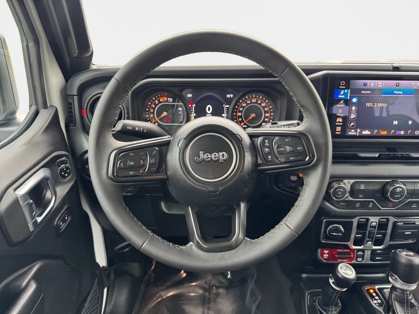 Used 2026 Jeep Wrangler Unlimited Rubicon AWD/4WD image 14