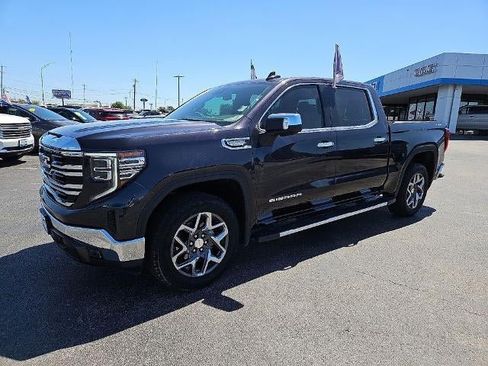 Used 2022 GMC Sierra 1500 SLT AWD/4WD image 2