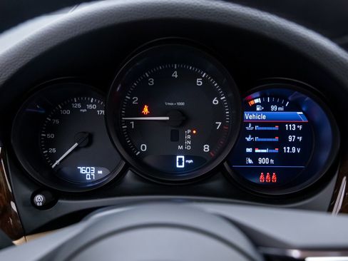 Certified 2025 Porsche Macan image 21