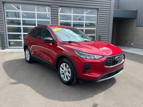 Used 2023 Ford Escape Active AWD/4WD image 3