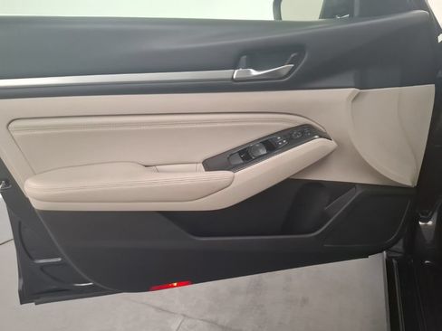 Used 2020 Nissan Altima 2.5 SL FWD image 14