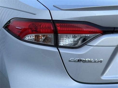 Used 2021 Toyota Corolla SE image 6
