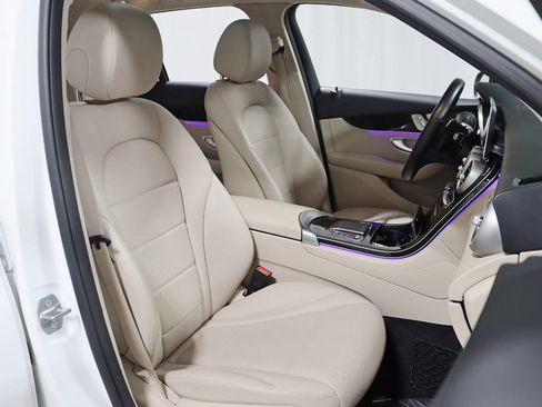 Used 2020 Mercedes-Benz GLC 300 GLC 300 w/ Parking Assistance Package image 31