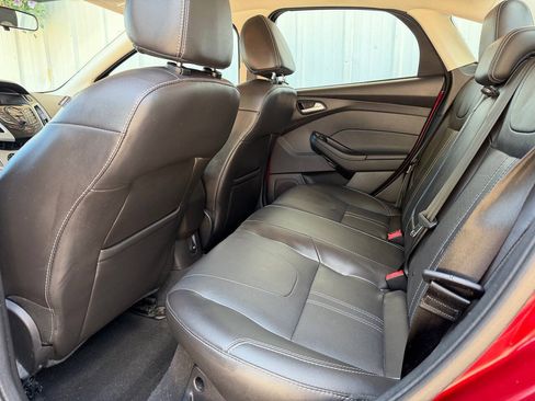 Used 2014 Ford Focus SE w/ Equipment Group 201A FWD image 20