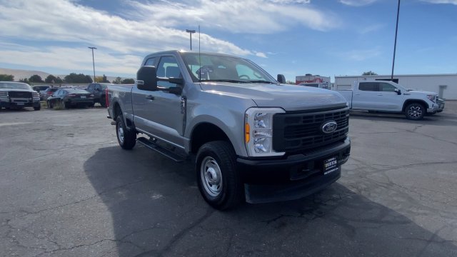 Used 2023 Ford F250 XL AWD/4WD image 2