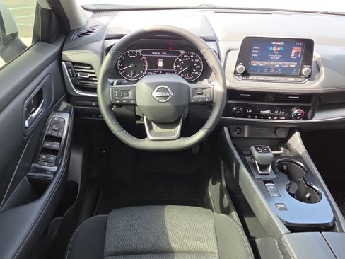 Used 2025 Nissan Rogue SV FWD image 6
