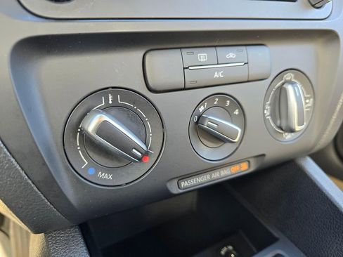 Used 2013 Volkswagen Jetta SE image 28