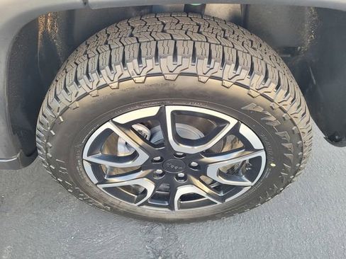 Used 2024 Jeep Compass Trailhawk image 25