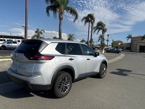 Used 2024 Nissan Rogue S AWD/4WD image 4