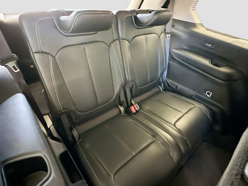 Used 2022 Jeep Grand Cherokee L Limited RWD image 23