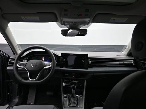 New 2026 Volkswagen Jetta SE image 10