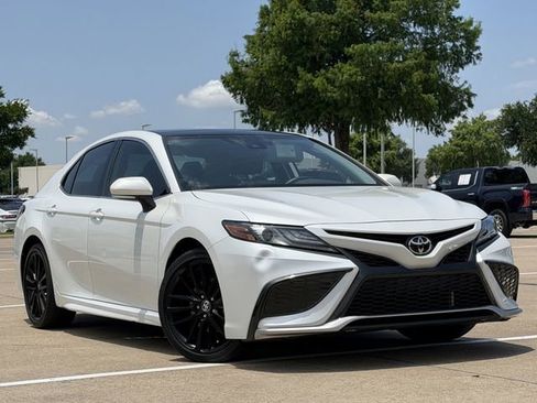 Used 2022 Toyota Camry XSE FWD image 2