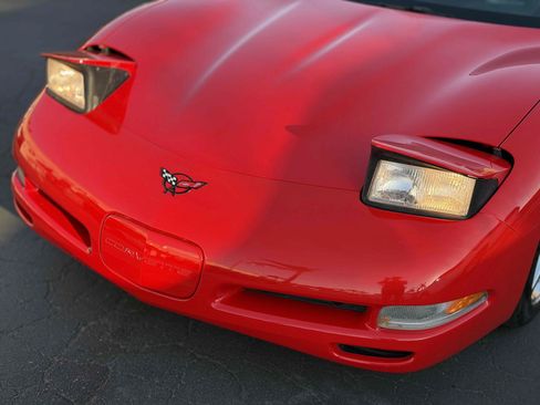 Used 2000 Chevrolet Corvette Coupe w/ Memory Pkg RWD image 6