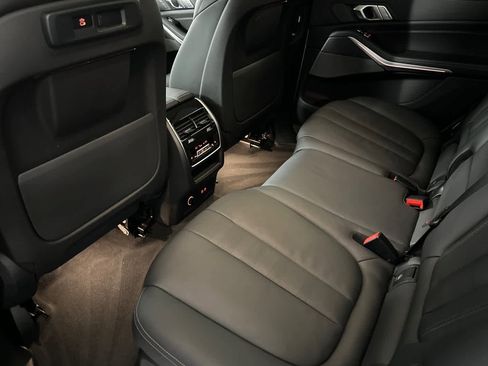 Used 2022 BMW X7 xDrive40i w/ Premium Package image 4