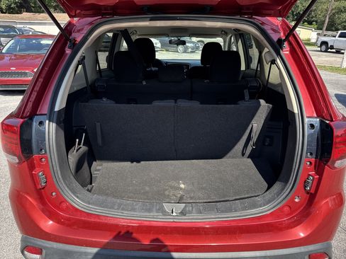 Used 2018 Mitsubishi Outlander ES image 30
