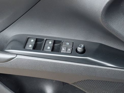 Used 2020 Toyota Camry SE image 21