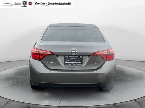 Used 2018 Toyota Corolla LE image 5