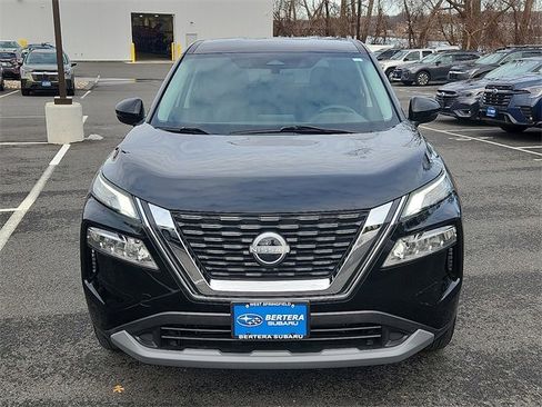 Used 2022 Nissan Rogue SV image 2