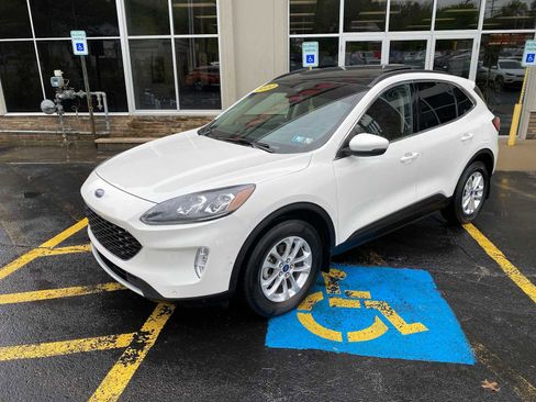 Used 2020 Ford Escape Titanium w/ Titanium Premium Package 2.0 AWD/4WD image 2