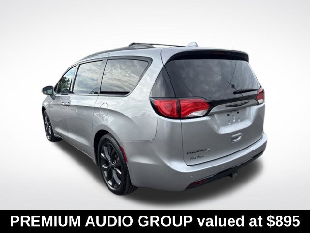 Used 2018 Chrysler Pacifica Touring-L w/ Premium Audio Group FWD image 5