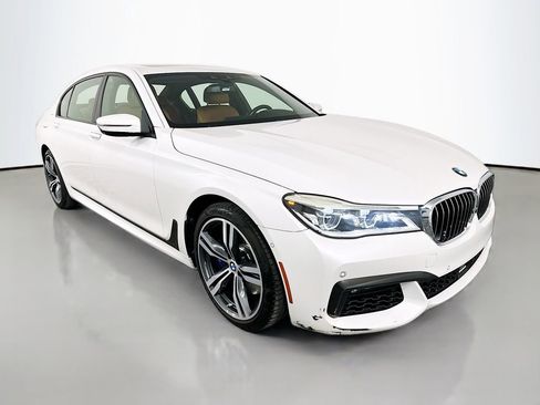 Used 2019 BMW 750i w/ Executive Package RWD image 3