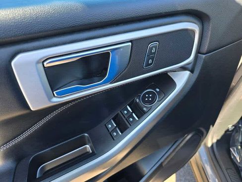 Used 2022 Ford Explorer XLT w/ Equipment Group 202A image 19
