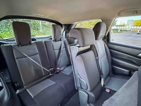 Used 2019 Nissan Pathfinder S image 15