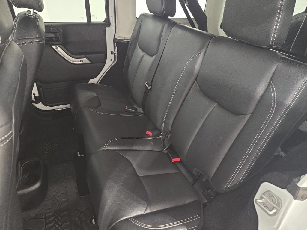 Used 2017 Jeep Wrangler Unlimited Rubicon AWD/4WD image 25