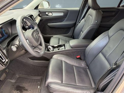Certified 2023 Volvo XC40 B5 Plus w/ Protection Package Premier AWD/4WD image 5