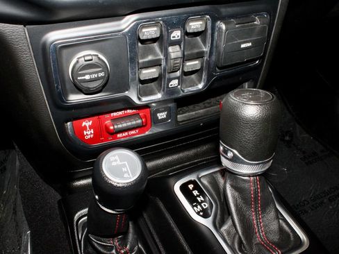 Used 2019 Jeep Wrangler Unlimited Rubicon AWD/4WD image 32
