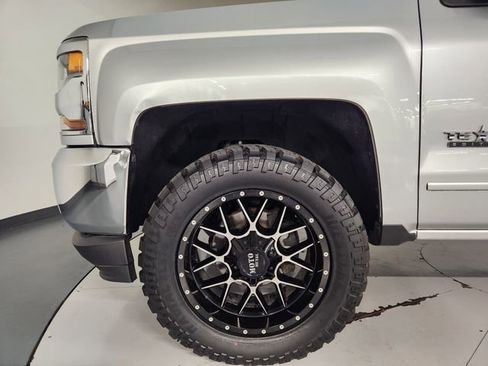Used 2018 Chevrolet Silverado 1500 LT w/ Texas Edition image 10