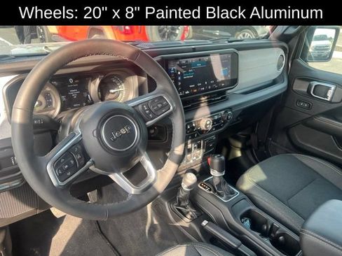 Used 2025 Jeep Wrangler Unlimited Sahara AWD/4WD image 16