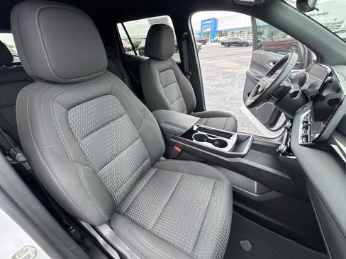 Used 2025 Chevrolet Equinox LT w/ Safety and Technology Package FWD image 15