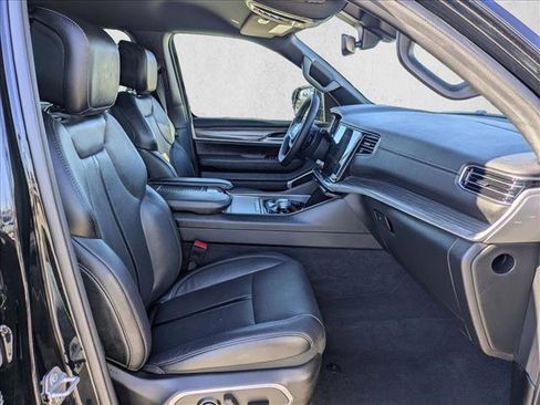 Used 2024 Jeep Wagoneer Series II w/ Flexible Seating Group image 22