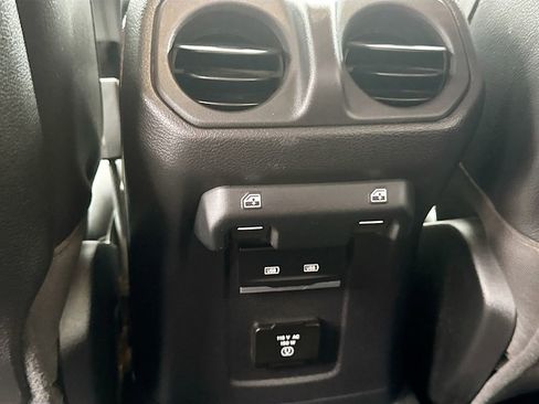 Used 2022 Jeep Wrangler Unlimited Rubicon w/ LED Lighting Group image 27