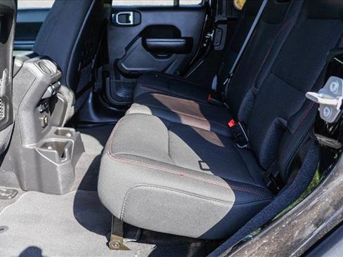 Used 2021 Jeep Wrangler Unlimited Rubicon w/ Cold Weather Group image 23