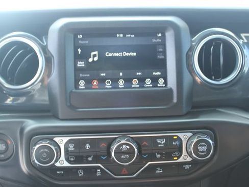 Used 2021 Jeep Wrangler Unlimited Sahara AWD/4WD image 14