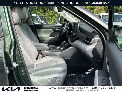 Used 2023 Toyota Highlander XLE AWD/4WD image 16