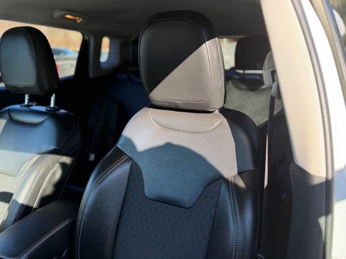 Used 2019 Jeep Compass Latitude w/ Popular Equipment Group image 10