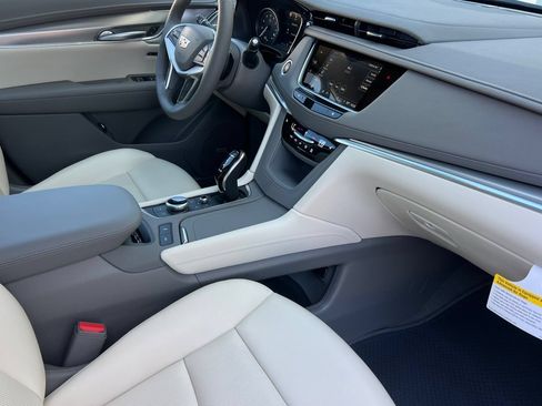 Used 2026 Cadillac XT5 Premium Luxury w/ LPO, Floor Liner Package FWD image 18