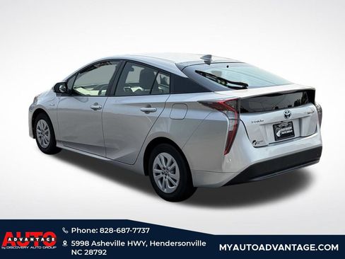 Used 2017 Toyota Prius Two FWD image 4